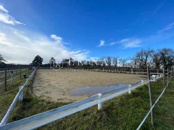 Beau domaine de 80 hectares avec grand étang aux portes d'Angoulême