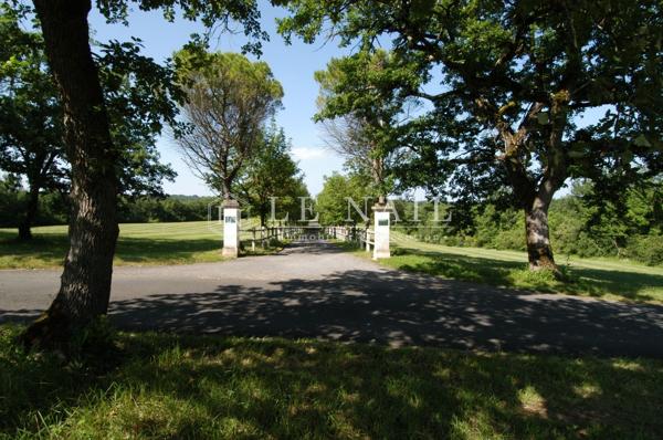 Beau domaine de 80 hectares avec grand étang aux portes d'Angoulême