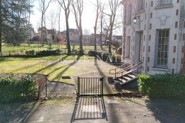 Charmante demeure du XXe siècle en centre-ville dans l'Allier