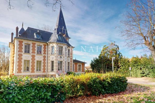 Charmante demeure du XXe siècle en centre-ville dans l'Allier