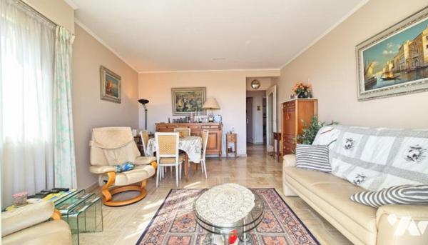 Quartier des Anglais "Oxford" / Square Carnot – 4 pièces avec terrasse, vue mer et stationnement.