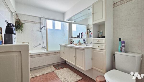 Quartier des Anglais "Oxford" / Square Carnot – 4 pièces avec terrasse, vue mer et stationnement.