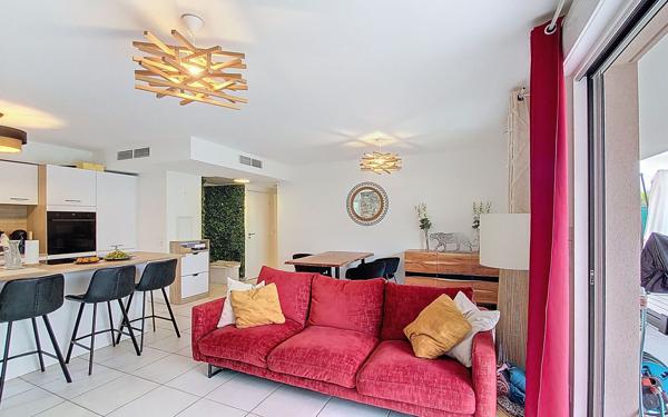 Appartement à vendre    3 pièces • 71 m2 Villeneuve-Loubet