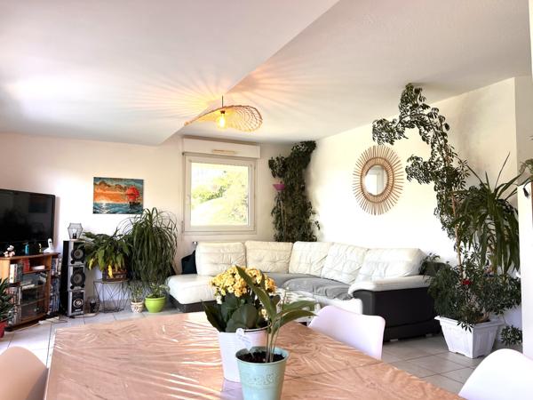 Joli T4-5 de 85 m2 avec 3 chambres, terrasse, garage à ESSERT