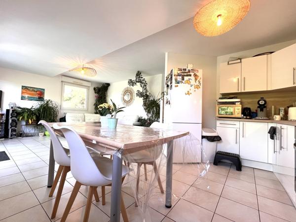 Joli T4-5 de 85 m2 avec 3 chambres, terrasse, garage à ESSERT