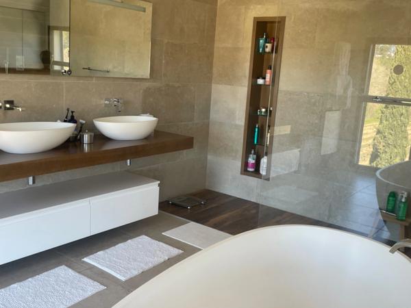 Maison à vendre 6 pièces AIX EN PROVENCE (13) maison contemporaine au style unique