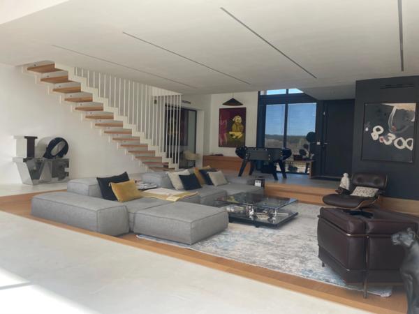 Maison à vendre 6 pièces AIX EN PROVENCE (13) maison contemporaine au style unique