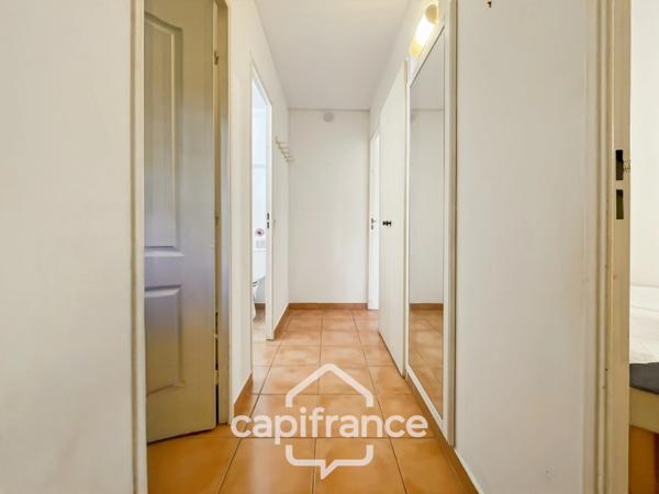 Appartement en rez-de-jardin , 3 chambres , place de parking , exposé Est sur le Domaine et Golf de Pont Royal
