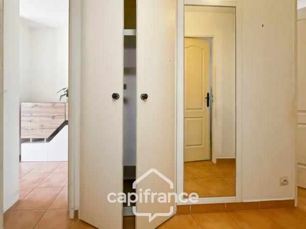 Appartement en rez-de-jardin , 3 chambres , place de parking , exposé Est sur le Domaine et Golf de Pont Royal