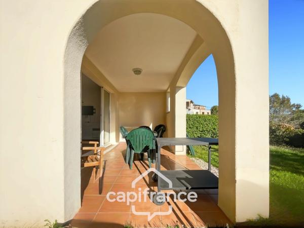 Appartement en rez-de-jardin , 3 chambres , place de parking , exposé Est sur le Domaine et Golf de Pont Royal