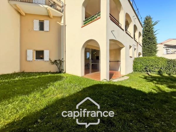 Appartement en rez-de-jardin , 3 chambres , place de parking , exposé Est sur le Domaine et Golf de Pont Royal
