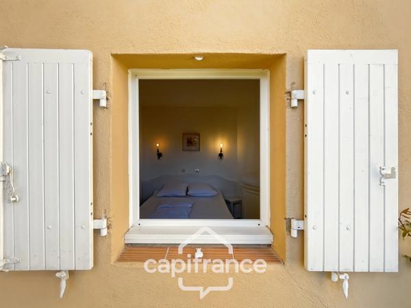 Appartement en rez-de-jardin , 3 chambres , place de parking , exposé Est sur le Domaine et Golf de Pont Royal