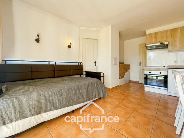 Appartement en rez-de-jardin , 3 chambres , place de parking , exposé Est sur le Domaine et Golf de Pont Royal
