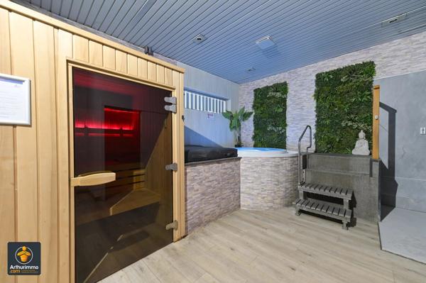 Vente                                                      Fonds de commerce
                        
                     5 pièces                      166 m2                     à Niort