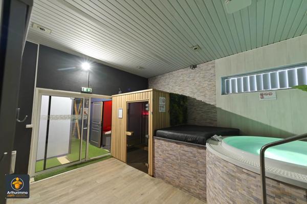 Vente                                                      Fonds de commerce
                        
                     5 pièces                      166 m2                     à Niort