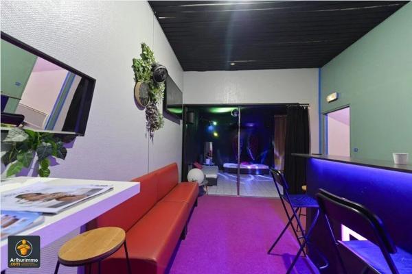 Vente                                                      Fonds de commerce
                        
                     5 pièces                      166 m2                     à Niort