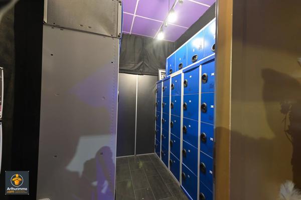 Vente                                                      Fonds de commerce
                        
                     5 pièces                      166 m2                     à Niort