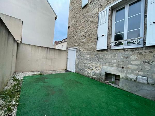 Maison de ville 3 chambres avec court privée