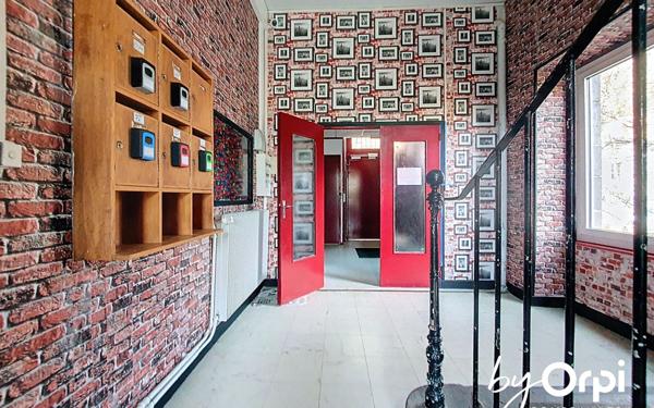 Immeuble à vendre    14 pièces • 996 m2 Pontaumur