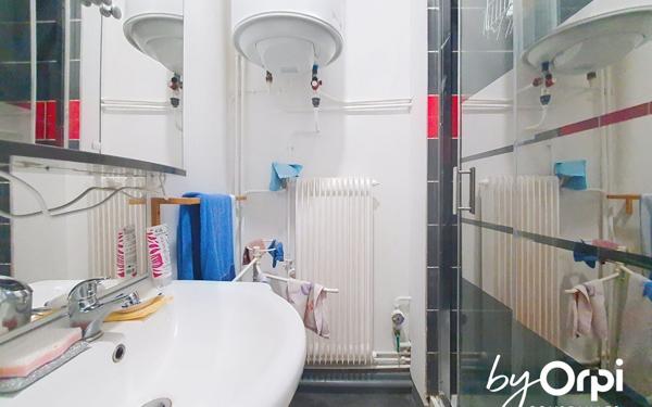 Immeuble à vendre    14 pièces • 996 m2 Pontaumur