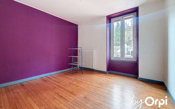 Immeuble à vendre    14 pièces • 996 m2 Pontaumur