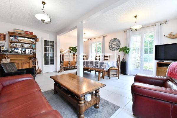 MAISON DE 3 PIECES 2 CHAMBRES 76 m² BÄTIE SUR UN TERRAIN CLOTURE DE 385 m².