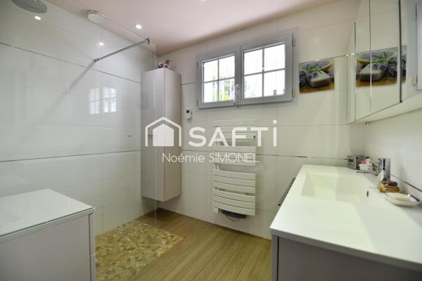 MAISON DE 3 PIECES 2 CHAMBRES 76 m² BÄTIE SUR UN TERRAIN CLOTURE DE 385 m².