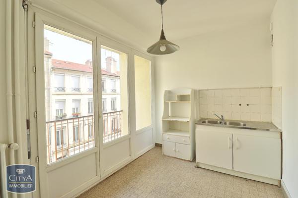 Appartement à louer 1 pièce 43.85m²