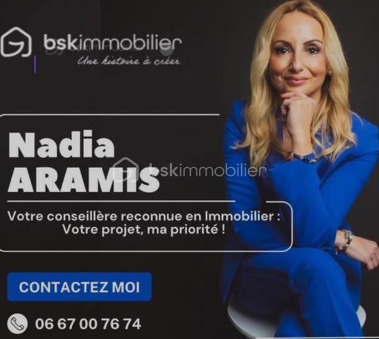 En exclusivité,  Nadia Aramis vous propose cette maison mitoyenne d’environ 80 m²,  dans un environnement calme et recherché, au fond d’une impasse. Idéalement située à proximité immédiate du centre-ville, des commerces, des transports et des écoles du secteur Les Sapins (maternelle et primaire).
Elle se compose au rez-de-chaussée d’une entrée avec cuisine ouverte sur un séjour chaleureux,  d’une cheminée, ainsi que d’un WC avec espace buanderie.
Au premier étage, un palier dessert deux chambres et une salle de bains.
Les combles ont été aménagés et offrent un espace supplémentaire comprenant une chambre parentale ainsi qu’un espace pouvant accueillir une chambre d’enfant, un bureau ou une salle de jeux.
À l’extérieur, vous profiterez d’un jardin privatif d’environ 120 m² ainsi que d’un cabanon de 5 m², idéal pour le rangement.

Les + du bien :
Situation au calme dans une impasse
Proximité du centre-ville et de toutes les commodités
Secteur scolaire recherché Les Sapins
Cuisine rénovée et optimisée
Cheminée apportant charme et convivialité
Combles aménagés offrant un bel espace supplémentaire
Faibles charges de copropriété

Une maison parfaitement entretenue, idéale pour une famille souhaitant allier tranquillité et proximité des services.
À visiter sans tarder ! 📞0667007674 🏡
