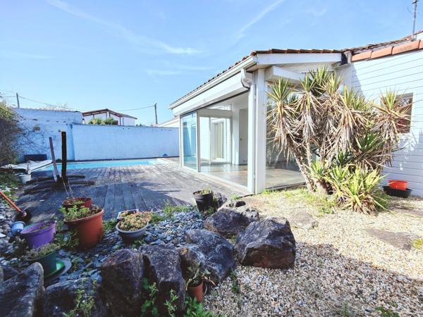 T5 plain pied. Au calme. Piscine. 2 parkings.