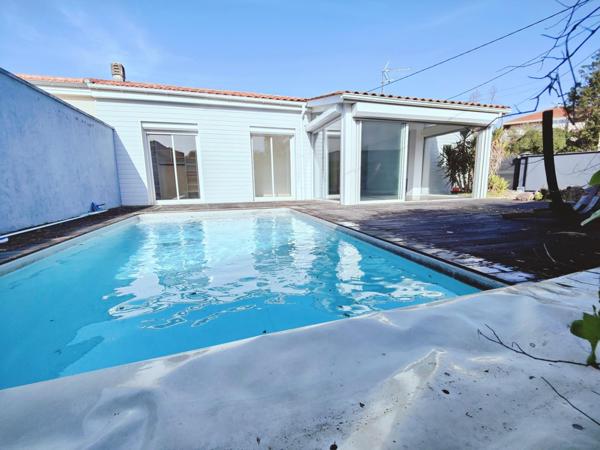 T5 plain pied. Au calme. Piscine. 2 parkings.