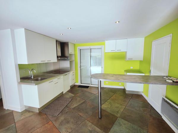 T5 plain pied. Au calme. Piscine. 2 parkings.