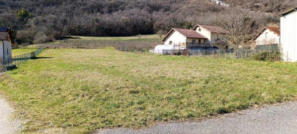 Terrain constructible 2 230 m² Crapéou  Conzieu