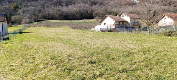 Terrain constructible 2 230 m² Crapéou  Conzieu