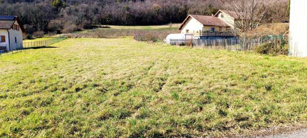 Terrain constructible 2 230 m² Crapéou  Conzieu