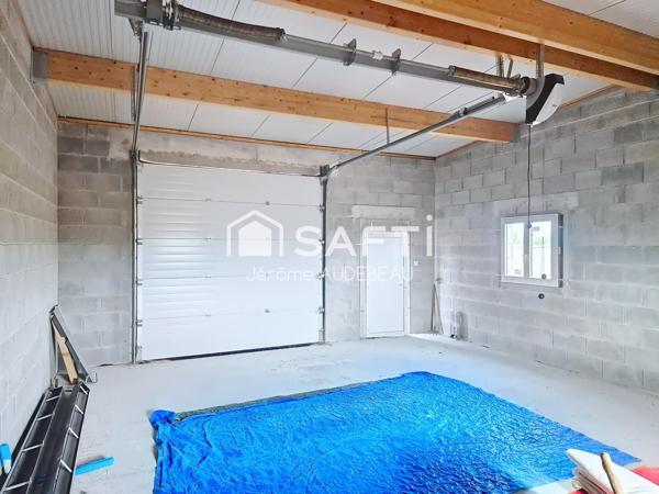 Beau terrain à bâtir avec grand garage déjà édifié