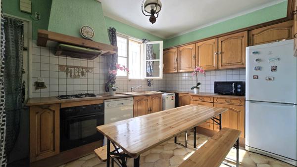 À vendre - Maison mitoyenne 1 côté, 5 pièces située à Gonfaron (83590)