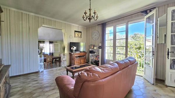 À vendre - Maison mitoyenne 1 côté, 5 pièces située à Gonfaron (83590)