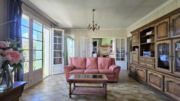 À vendre - Maison mitoyenne 1 côté, 5 pièces située à Gonfaron (83590)