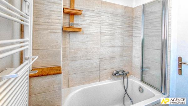 Versailles Rive-Droite Appartement 4 pièces 88 m² carrez situé au 2ème étage avec ascenseur, terrasse, cave et parkin €704 000 ** - Référence 27529