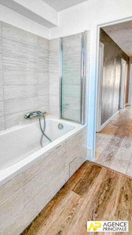 Versailles Rive-Droite Appartement 4 pièces 88 m² carrez situé au 2ème étage avec ascenseur, terrasse, cave et parkin €704 000 ** - Référence 27529
