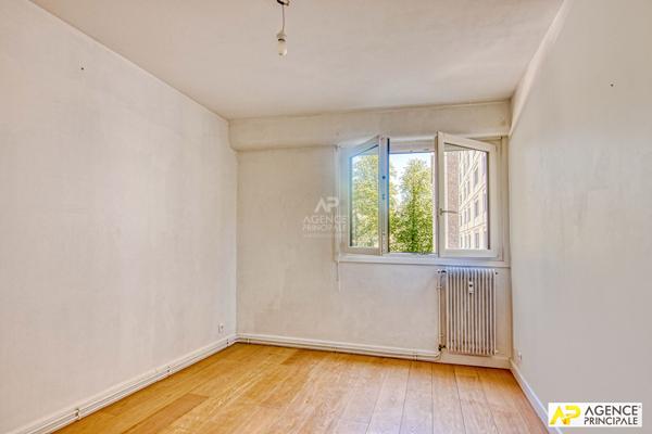 Versailles Rive-Droite Appartement 4 pièces 88 m² carrez situé au 2ème étage avec ascenseur, terrasse, cave et parkin €704 000 ** - Référence 27529