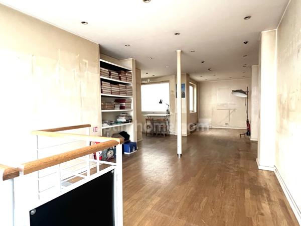 Local commercial /activités / bureaux avec potentiel habitation à PARIS 20EME - Proche village Jourdain