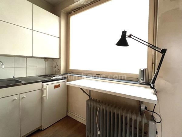 Local commercial /activités / bureaux avec potentiel habitation à PARIS 20EME - Proche village Jourdain