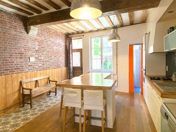 Chartres maison atypique de charme en basse ville, 4 chambres, cour, jardin suspendu