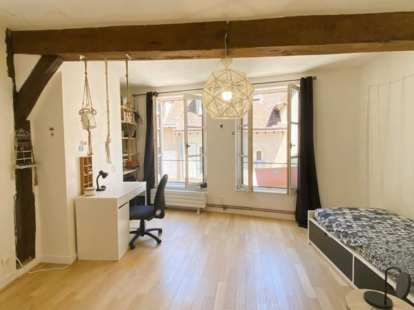 Chartres maison atypique de charme en basse ville, 4 chambres, cour, jardin suspendu