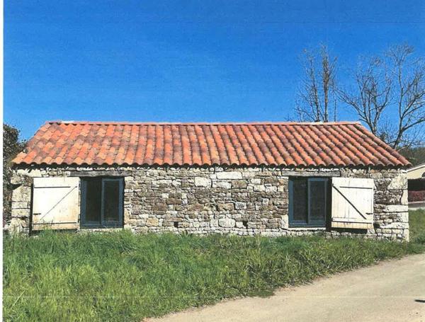 Maison en pierres à vendre - 2 pièces - cheminée