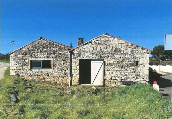 Maison en pierres à vendre - 2 pièces - cheminée