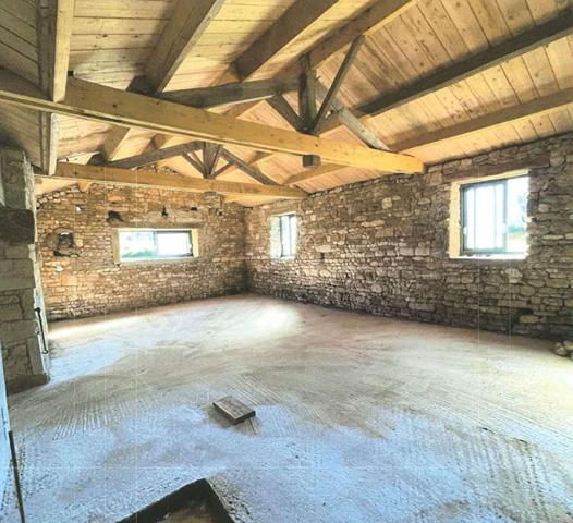 Maison en pierres à vendre - 2 pièces - cheminée
