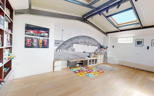 Maison à vendre    4 pièces • 241,56 m2 Asnières-sur-Seine